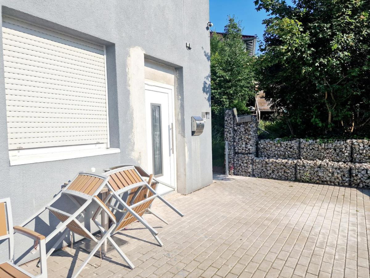 Gruppenfreundliches Apartment Herzogenaurach Exterior foto